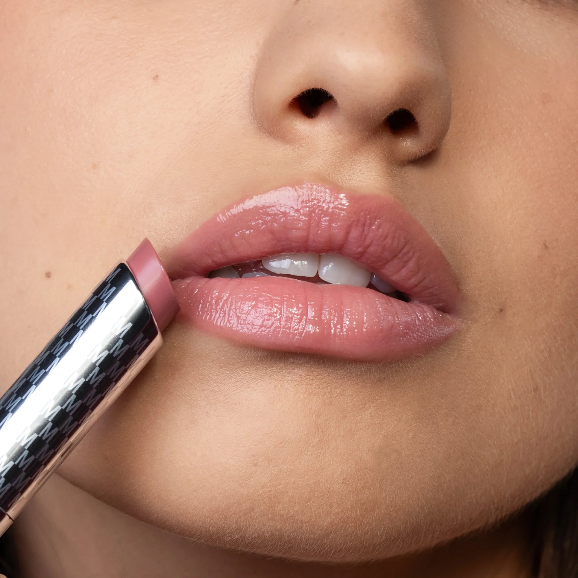 Mesauda putlinantis lūpų balzamas „Hydramorphosis tinted lip balm“