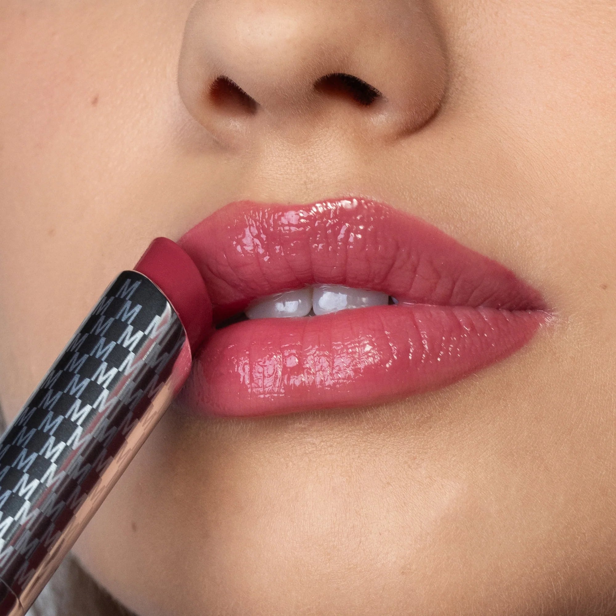 Mesauda putlinantis lūpų balzamas „Hydramorphosis tinted lip balm“