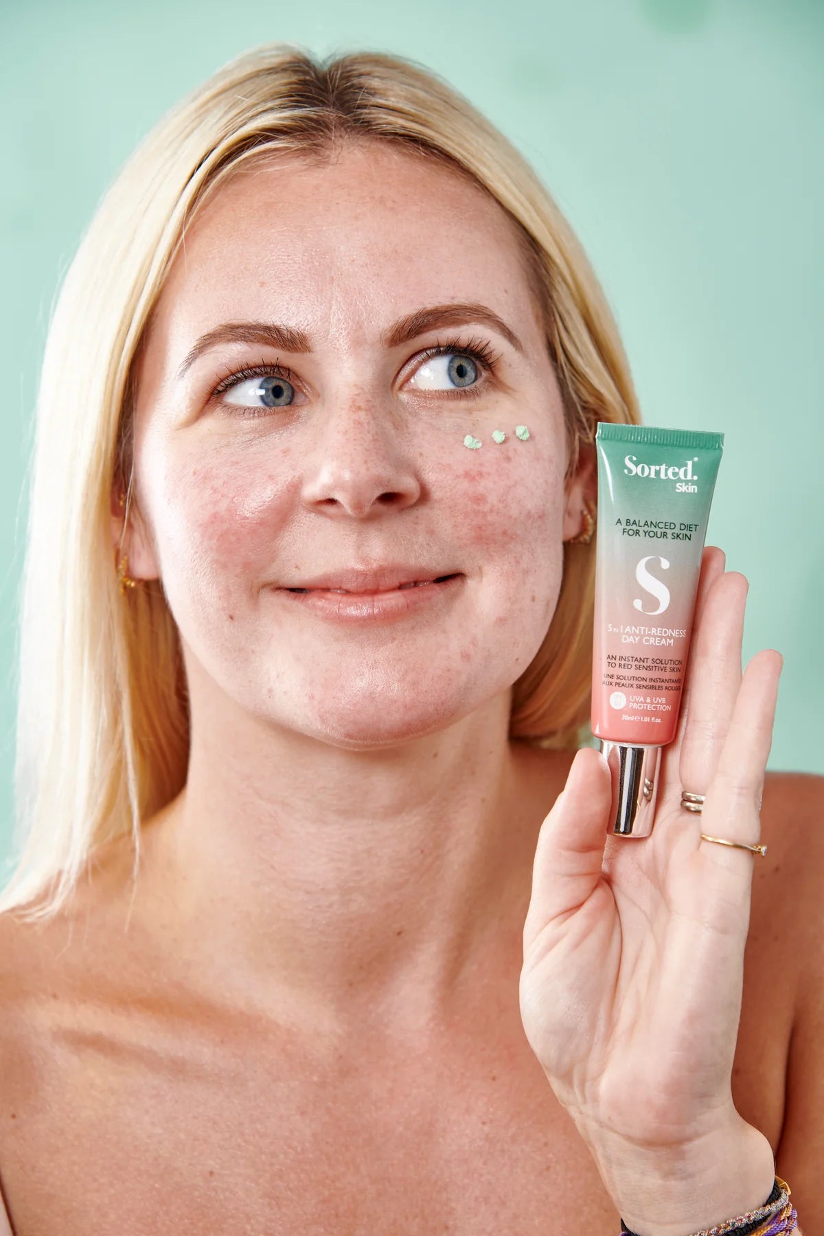 Sorted skin raudonį paslepiantis veido kremas su spalva SPF50  "5 in 1 Anti-Redness Day Cream SPF50“