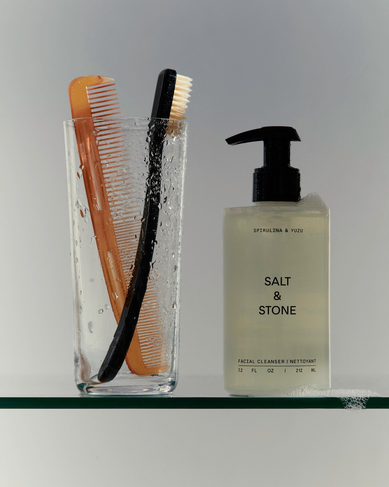 Drėkinantis ir raminantis Salt&Stone veido prausiklis “Spirulina&Yuzu facial cleanser”