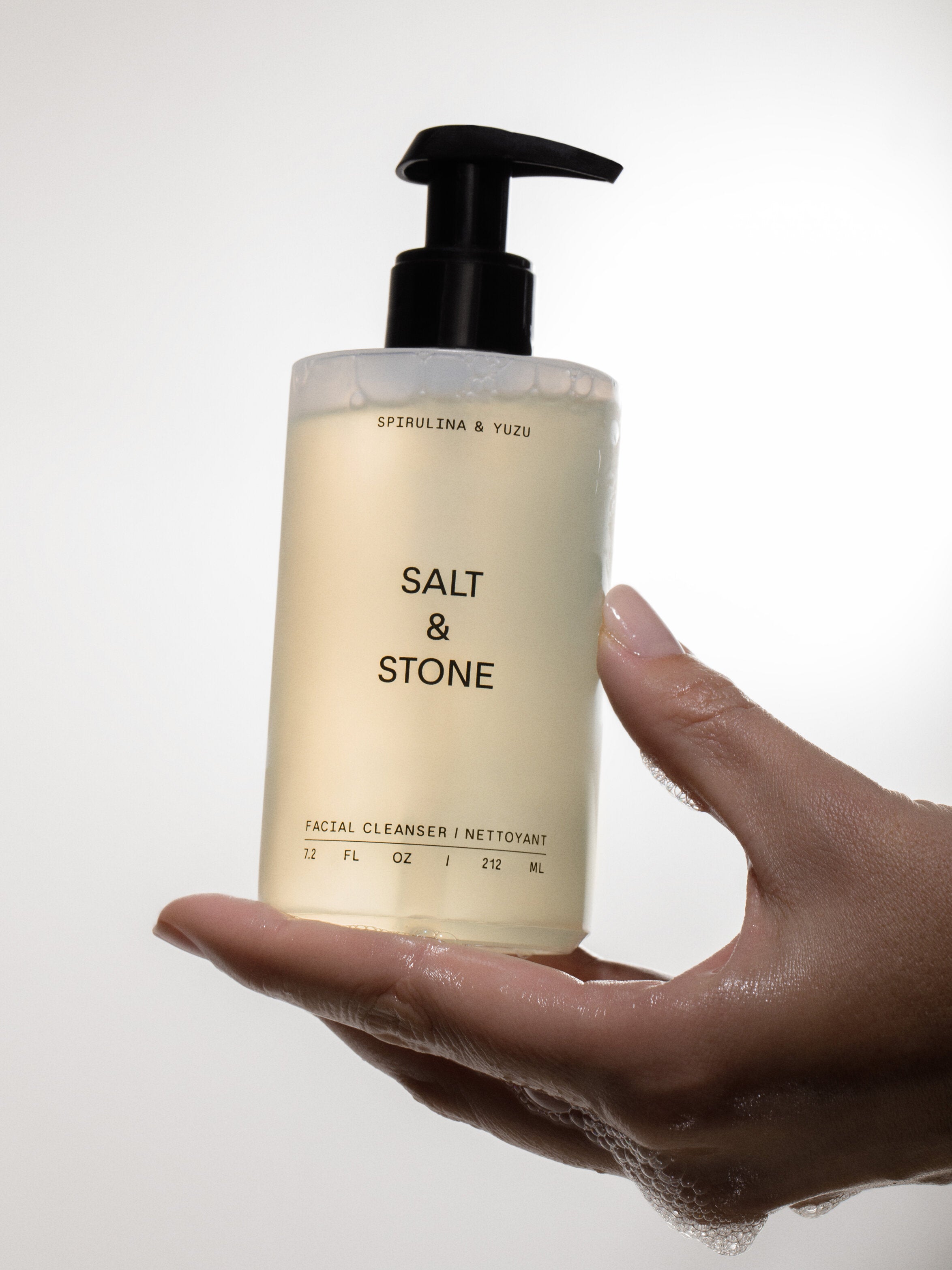 Drėkinantis ir raminantis Salt&Stone veido prausiklis “Spirulina&Yuzu facial cleanser”