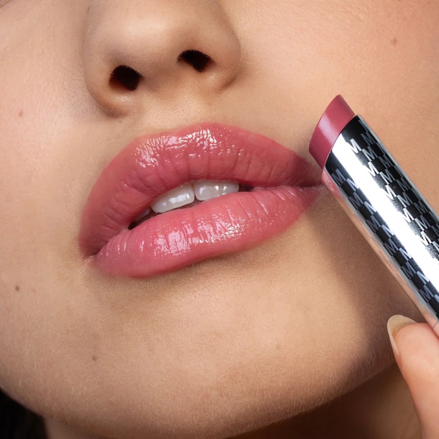 Mesauda putlinantis lūpų balzamas „Hydramorphosis tinted lip balm“