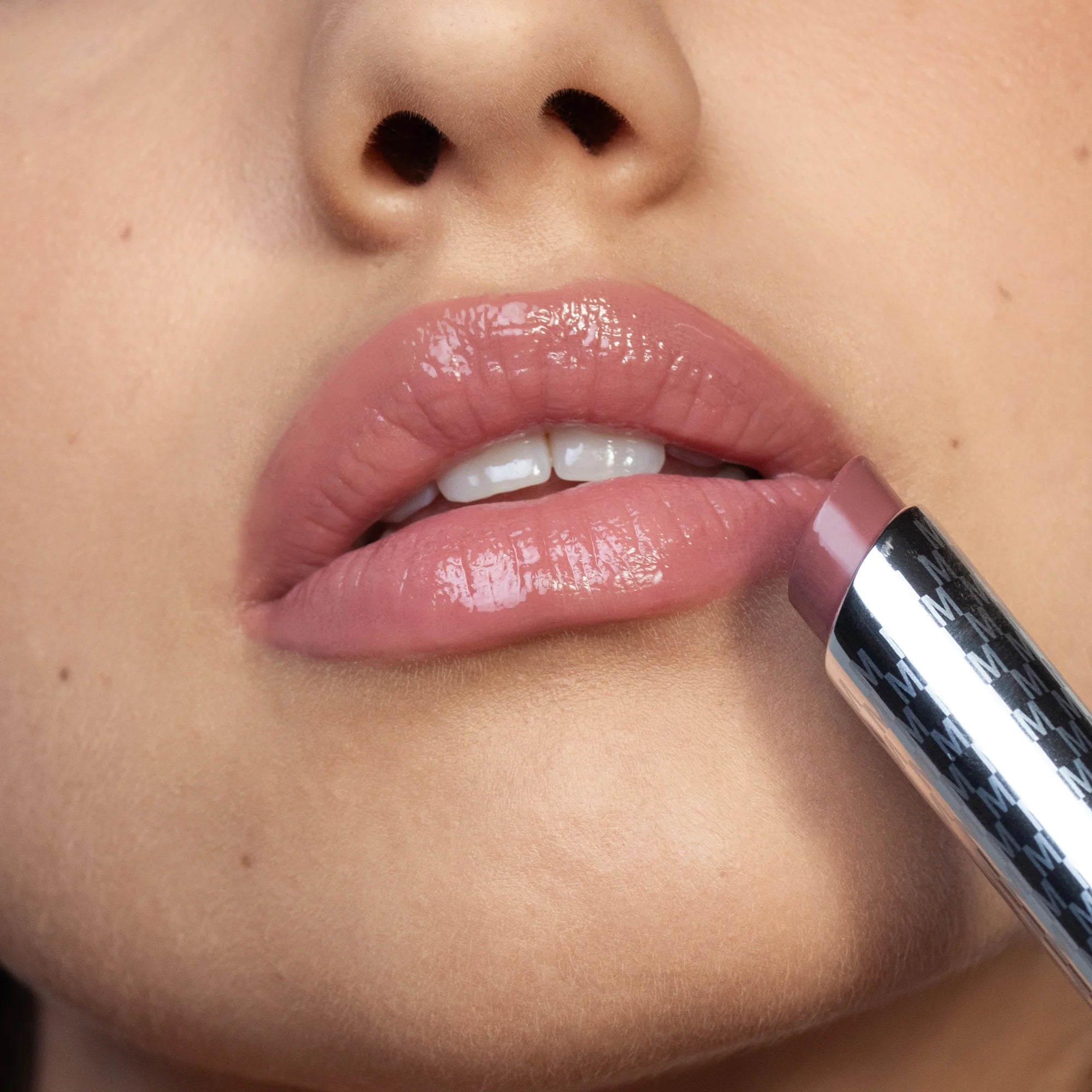 Mesauda putlinantis lūpų balzamas „Hydramorphosis tinted lip balm“