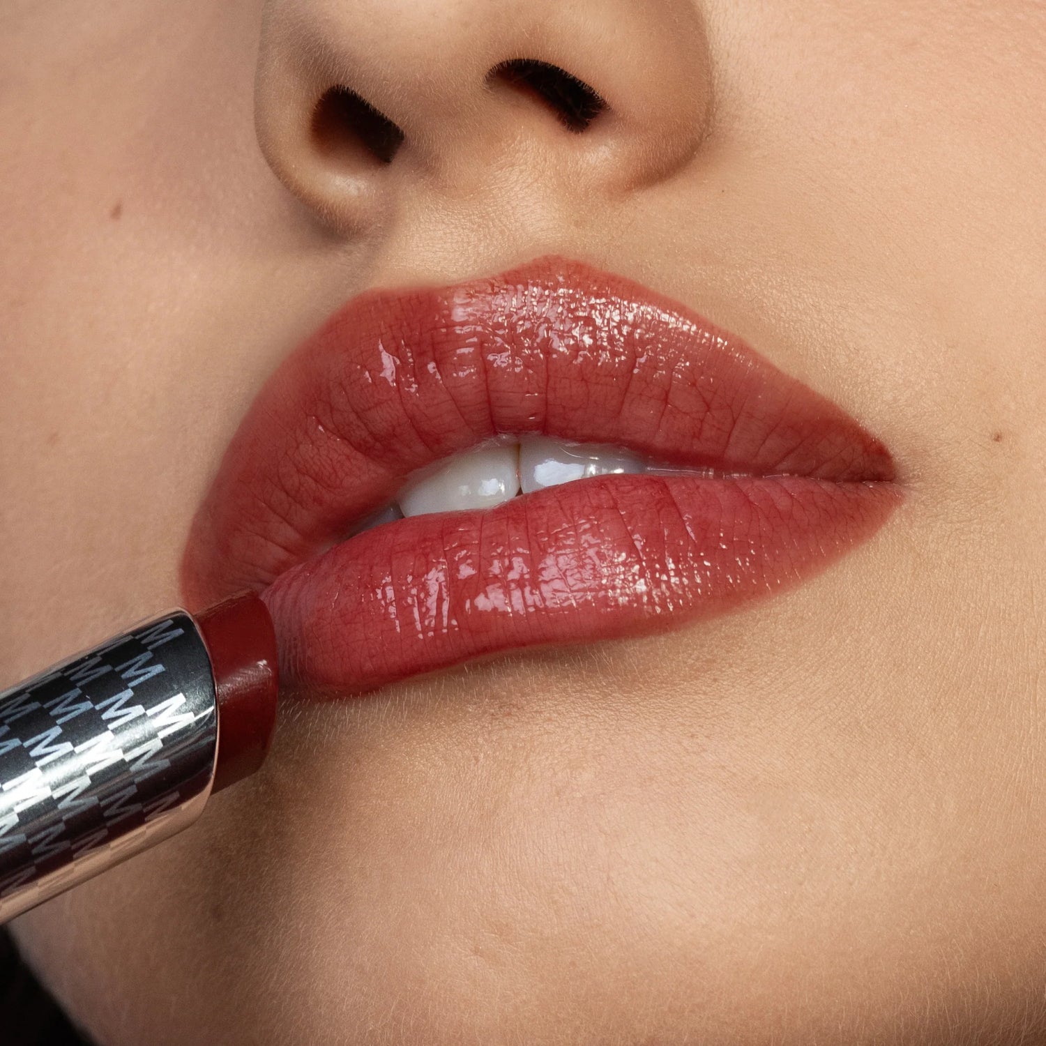 Mesauda putlinantis lūpų balzamas „Hydramorphosis tinted lip balm“