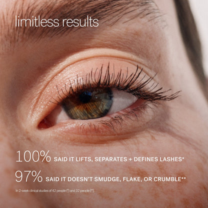 ILIA Limitless Lash Mascara tušu paryškintos blakstienos iš arti ir gamintojo tyrimo rezultatų apžvalga