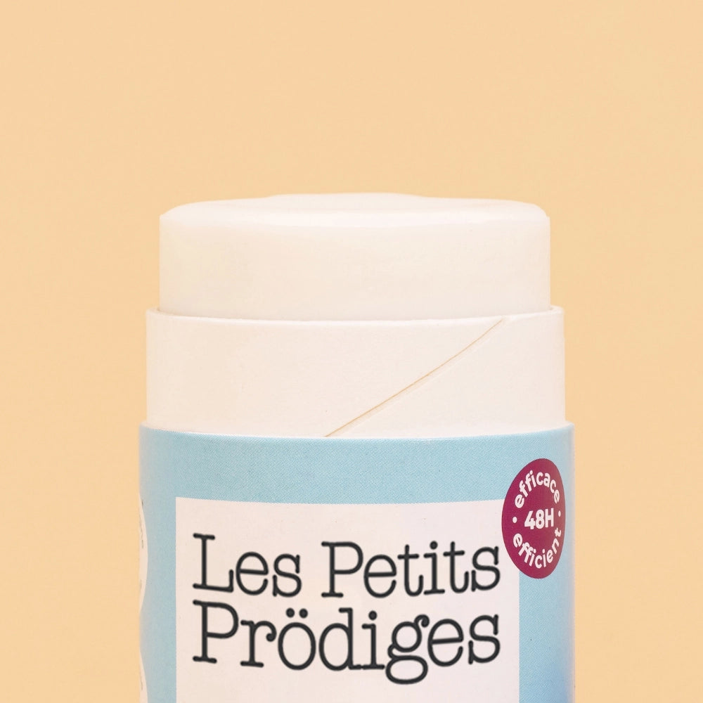 Atidarytas Les Petits Prodiges Linge Propre kietas dezodorantas – lazdelės tekstūra iš arti.