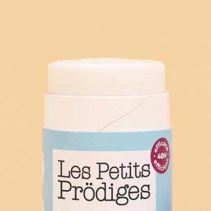 Atidarytas Les Petits Prodiges Linge Propre kietas dezodorantas – lazdelės tekstūra iš arti.