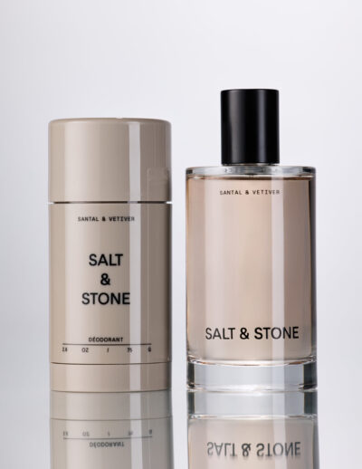 salt&stone rinkinys kūnui dezodorantas ir kūno dulksna santal&vetiver